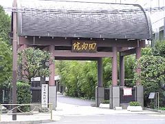 ��������@